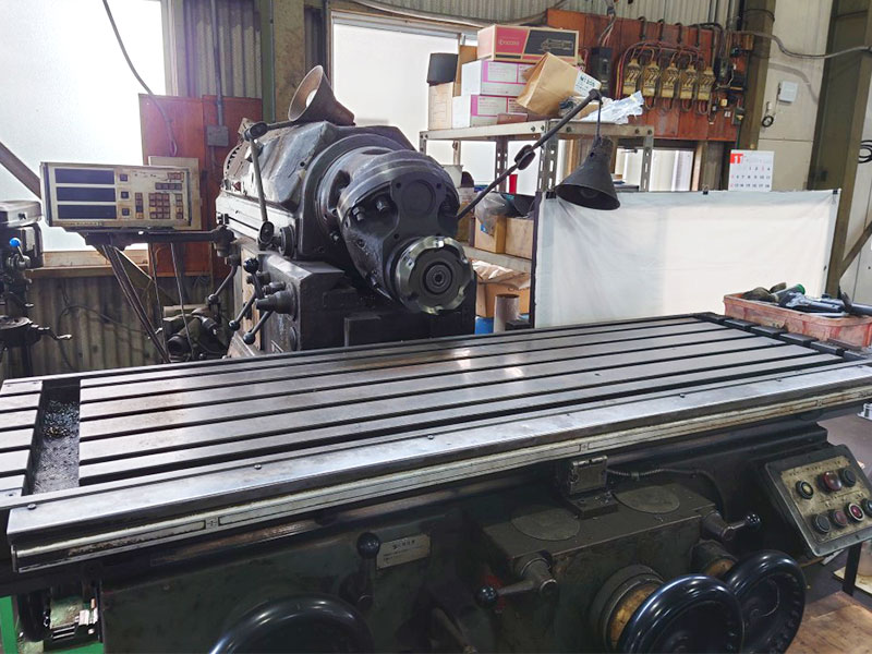 ラム型万能フライス(碌々産業)RUM-5 金属 加工 機械 設備